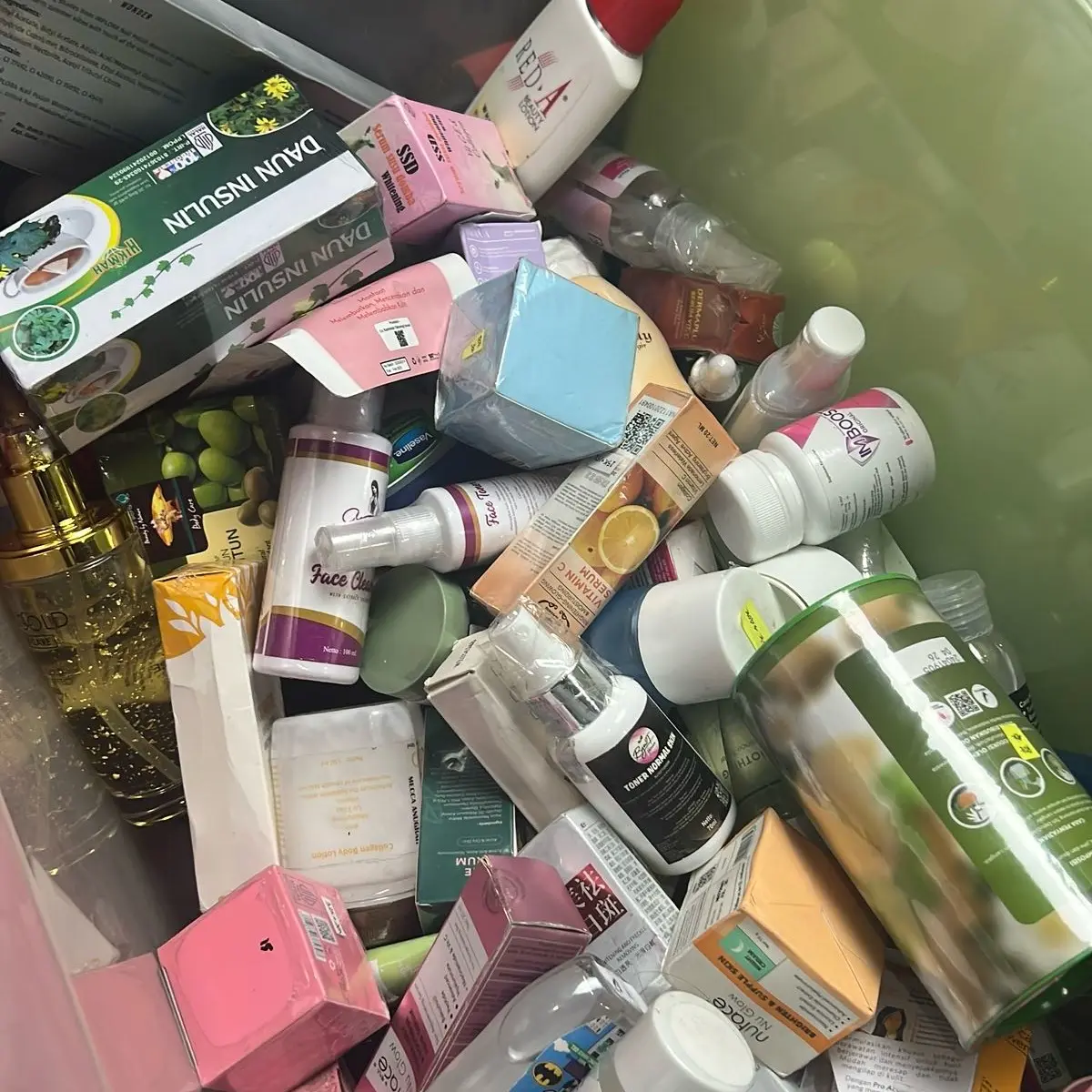 MAKEUP & SKINKER GRESS SILAHKAN FIX DAN CO DILINK PRODUK