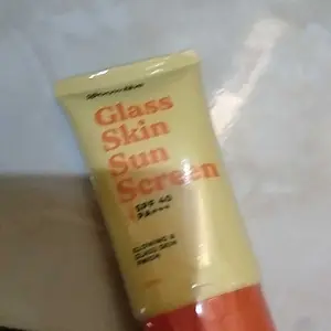 [BEST DEAL]Gloow&be Glass Skin Sunscreen SPF40 PA+++ Hybrid Sunscreen All Skin Type