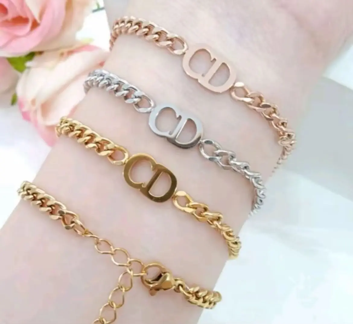 Gelang Tangan Titanium Wanita Mewah Motif Rantai Simple Dan Elegan Anti Karat Dan Luntur Elegan Hadiah Bracelets Aksesoris