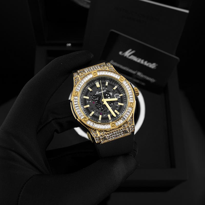 NO-N312 [ MMASSETI X HUNGHANGHIEU ] - Đồng hồ nam Mmasseti đính đá ống sang trọng Màu đen viền vàng, chống nước tốt