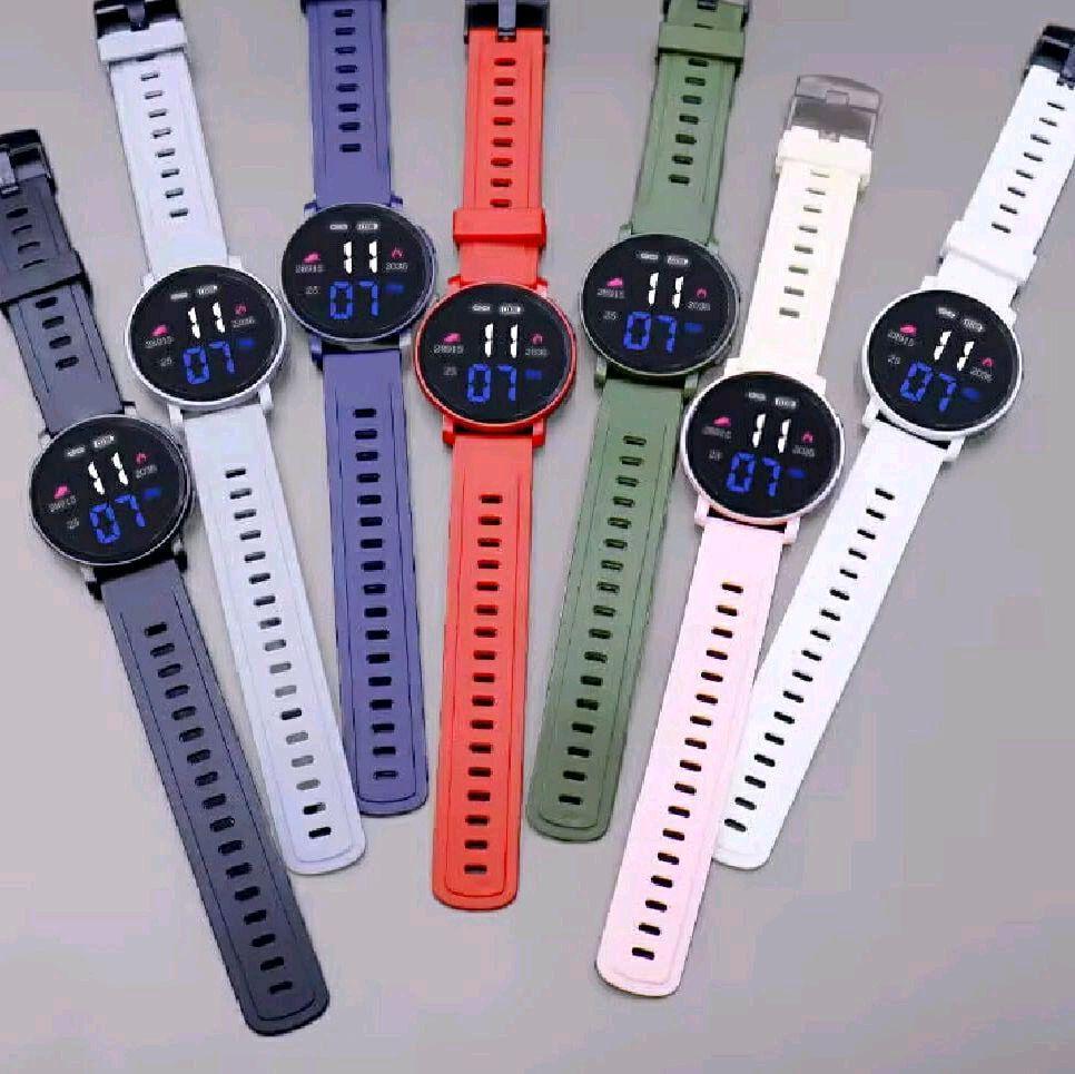 ORIGINAL DIGITAL SMART WATCH FOR WOMEN AND MENS TRAINERS FOR DAILY ROOTIN USEABLE PRODUCTS