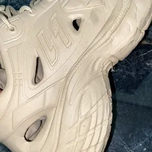 Sepatu Olahraga Pria dan Wanita 34-45 Kets Luar Ruangan Bahan Karet EVA Elastis Empuk Antislip
