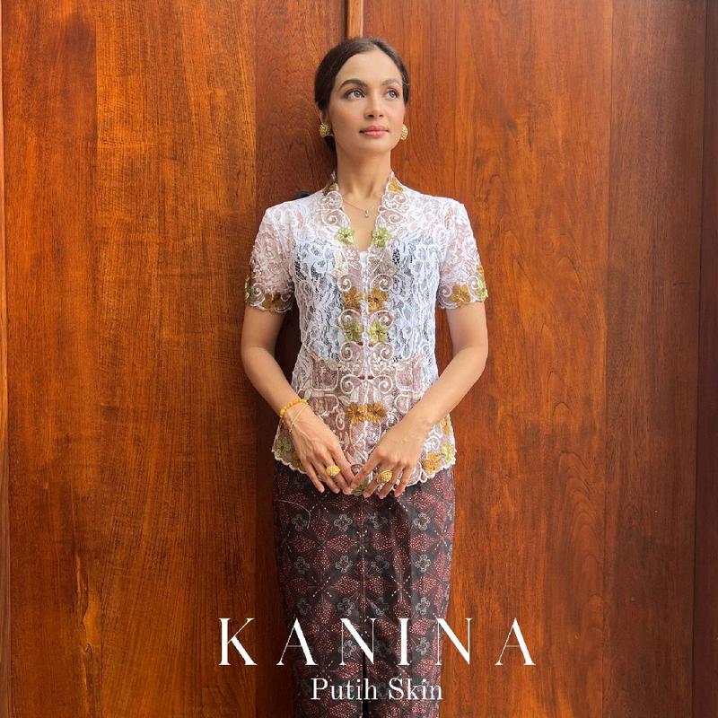 Kebaya Encim Bordir Lengan Pendek KaNiNa 2