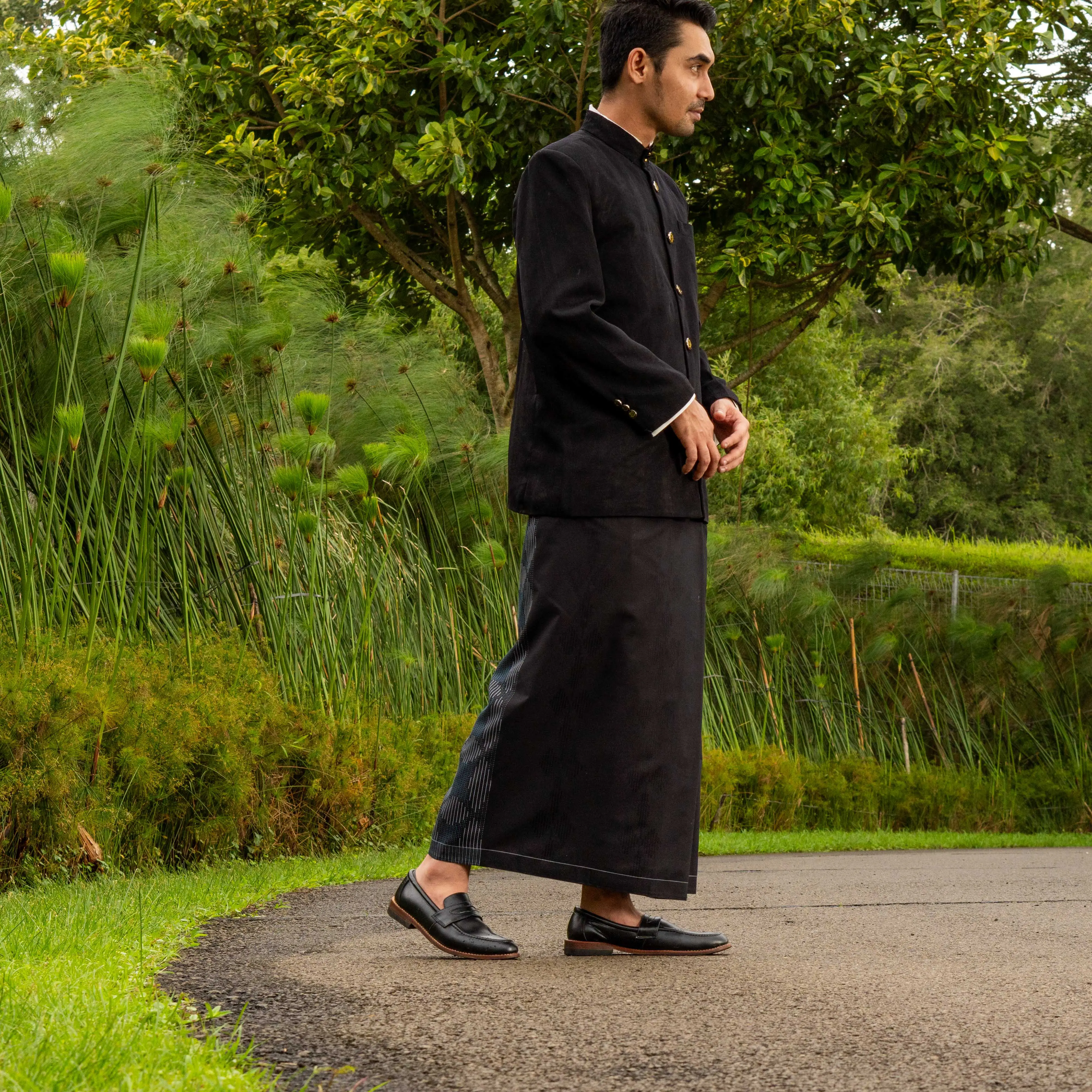 Sarung Sapphire Exclusive HT Hitam Tumpal