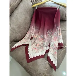 Square Hijabs Muslim - Produk dengan Deskripsi yang Diberikan Segi Empat Kerudung Voal Garis