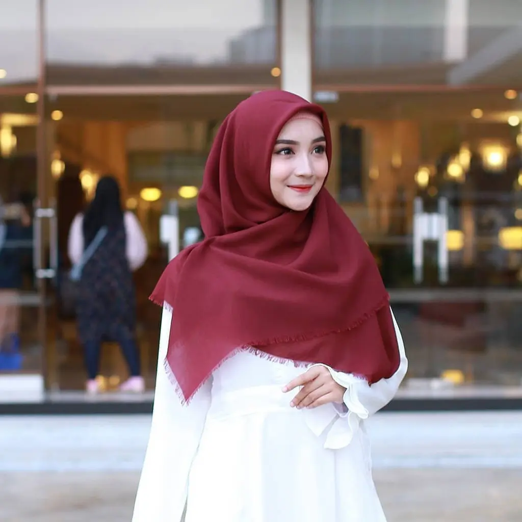 Kerudung Segi Empat Saudia Rawis Nayla Hija'b