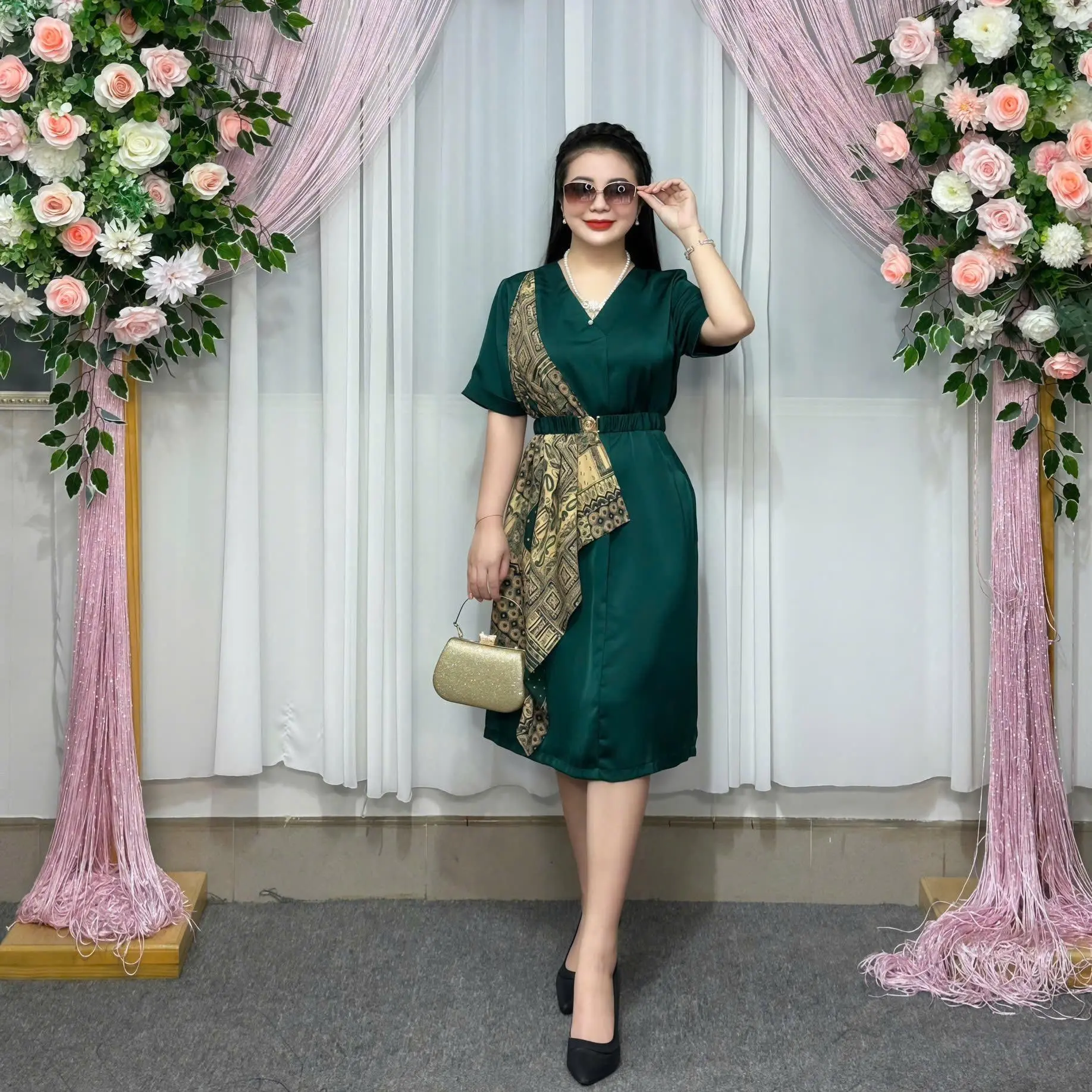 Đầm váy suông 300091 cổ tim lụa phối vạt chéo vai họa tiết cao cấp kèm dây xích beo ngang eo sang chảnh và tự thi tin khoe dáng khi mặc