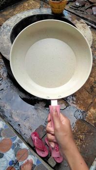 Product Review of Panci Teflon Frypan Marble Enamel / Teflon Frypan Marble Berwarna / Teflon Frypan Enamel Anti Lengket penggorengan anti lengket Kitchenware teflon  serbaguna from d**️ 2