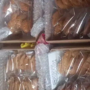 Kue renyah isi krim telur, camilan yang enak untuk sarapan atau teman minum teh sore.