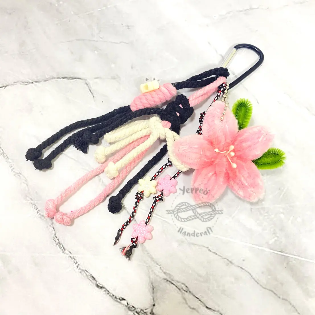 BAG CHARM KEYCHAIN BUNGA LILY KAWAT BULU GANTUNGAN TAS KUNCI