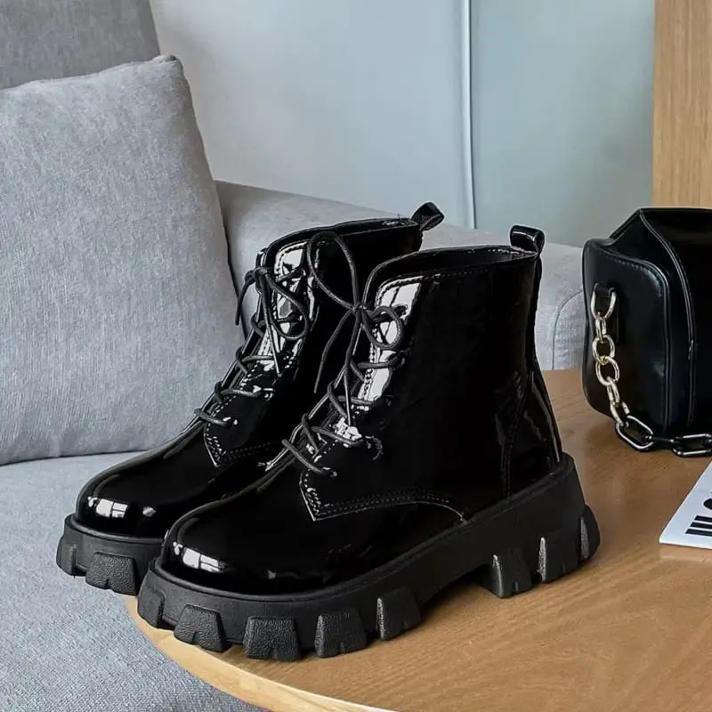 Sepatu docmart boots tinggi sintetis kilat collection Hitam Shoes Wanita