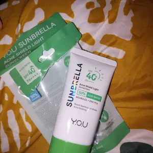 [BEST PRICE] YOU Acne Shield Light Sunscreen SPF40+ PA++++ Tabir Surya Oil Control untuk Kulit Berjerawat Sensitive Acne Skin Friendly Ringan UVA UVB Blue Light Skincare Sunblock Tidak Berminyak All Skin Type