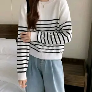 sweater rajut garis-garis YORA oversize-lengan panjang. sweater trend.