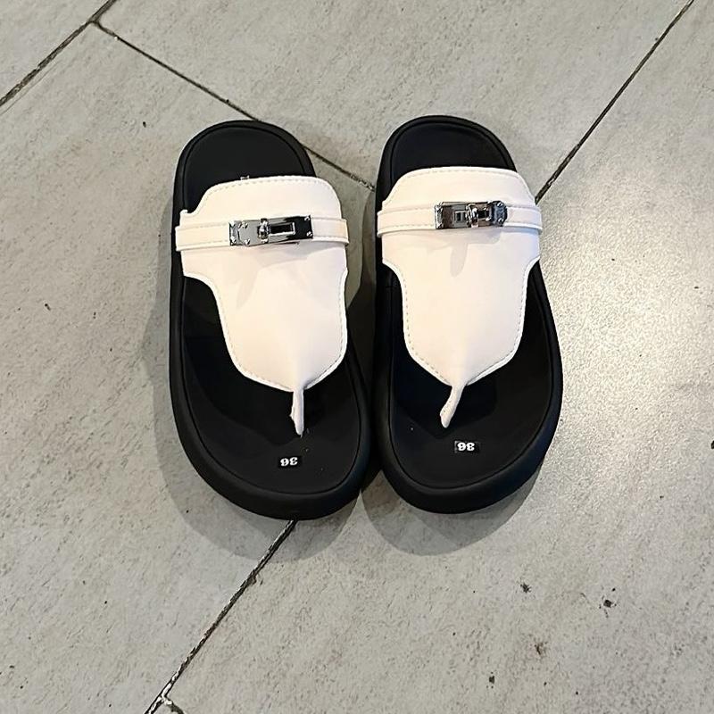 Dép nữ K07 quai kẹp bản lớn có khóa móc xinh xắn cao 3cm nhẹ chân da mềm mịn trẻ trung cá tính