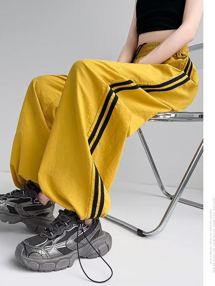 Fit   Casual     Formal  Pinggang   Variasi     Kantor     Melar  dan Lembut  Joger   Casual Korean       scrub   jennie   doty  silang                       Mini  Barrel            wash           sweatpant     leg wide      city  petir     knit boxy high