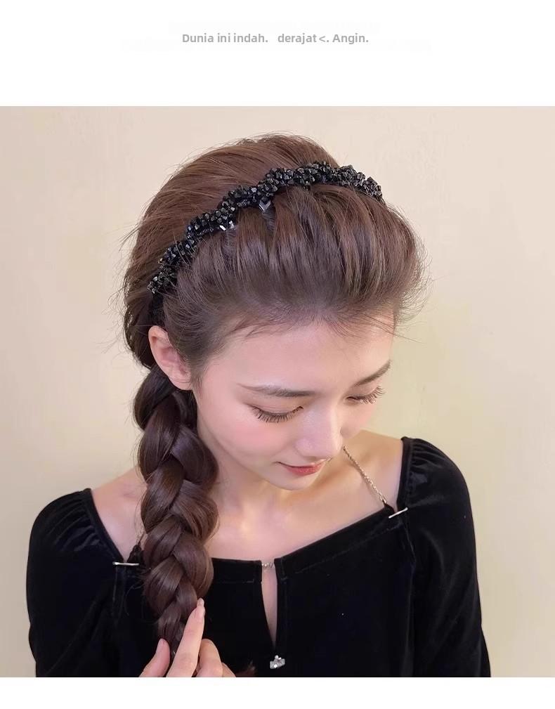 Headbands Bando Rambut Hitam Stylish dengan Manik & Paku | Aksesoris Rambut Wanita Terlaris Bando rambut hitam stylish yang menjadi terlaris! Dihiasi manik berkilau dan paku aksen, cocok untuk dipakai sehari-hari atau acara spesial.