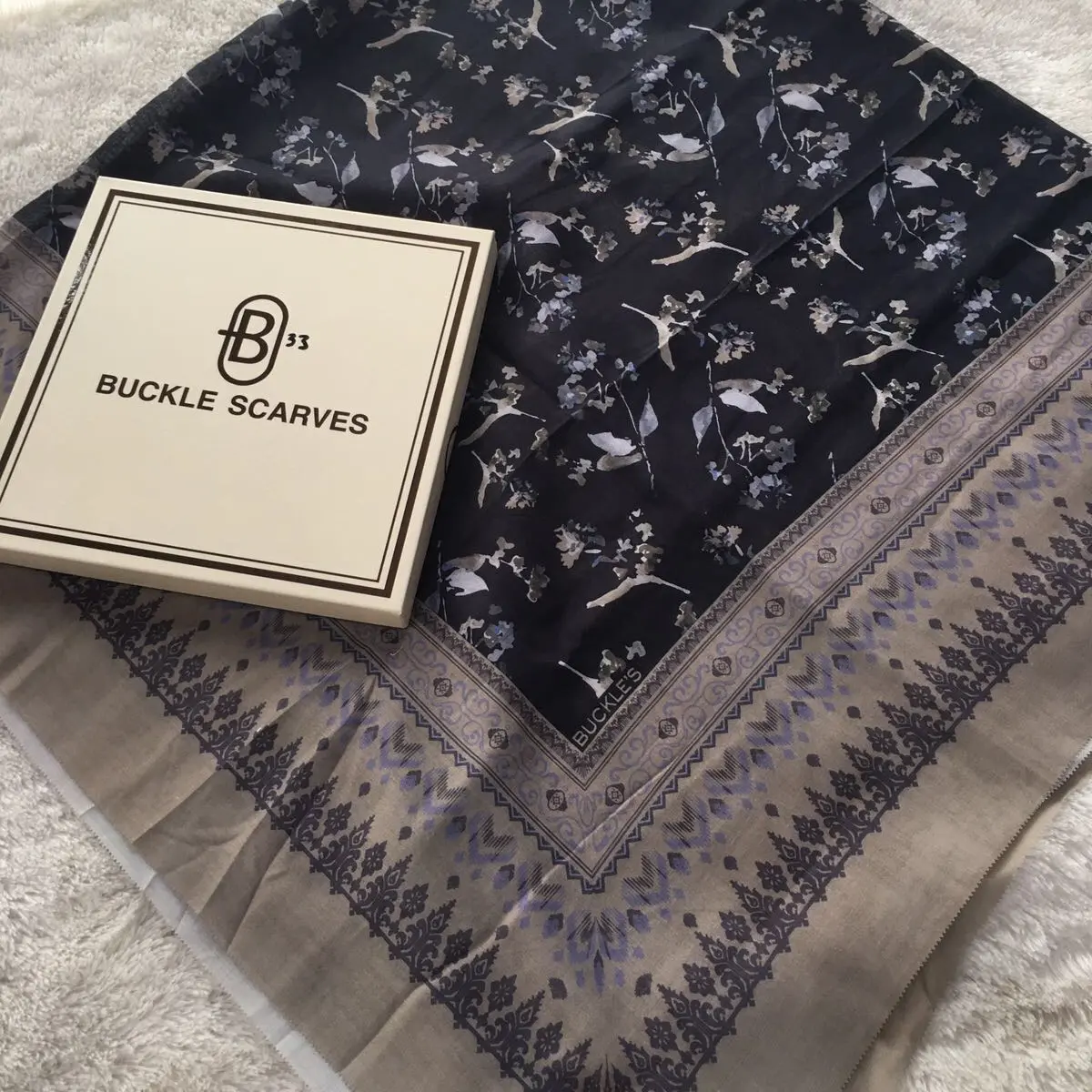 ￼BUCKLE SCARVES AZARA jelbab box