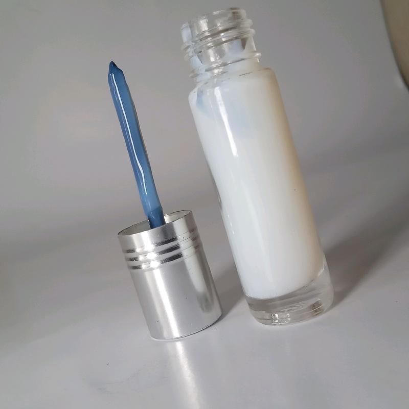 lem bulu mata premium yang sangat legeet tidak membuat mata perih dan tidak membekas di mata karena menggunakan bahan bahan premium..isi 5 ml.. 1