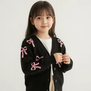 KOB Kardigan Fleece Anak Perempuan V-neck hitam elegan dengan motif pita pink yang chic dan menggemaskan