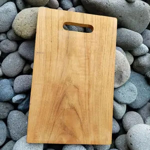 talenan kayu jati solid ukuran pnjng 35 cm lebar 22 cm tebal 2 cm yang elegan di dapur