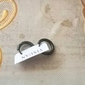 ￼ANTING HOOP TITANIUM ANTI KARAT DAN TIDAK PUDAR ANTING STARBOY PRIA DAN WANITA Earrings Elegan