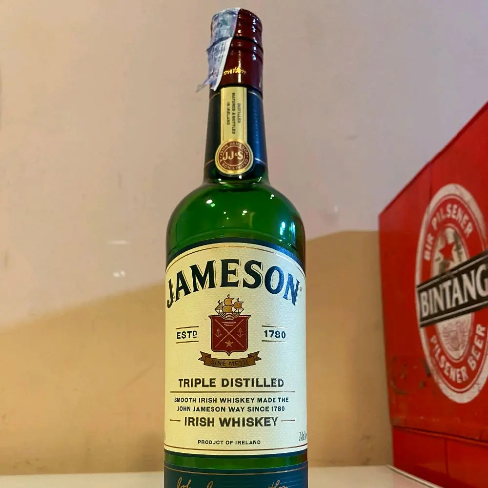 Jamesson Botol Display JHON JAMESSON untuk Hiasan Rumah atau Coffe Shop Bahan Jamesson Tampilan Menarik dan Unik