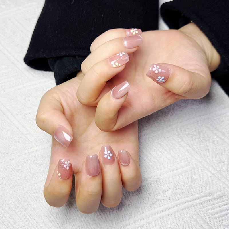 Product Introduction of "Hand-made" hand-painted pattern to wear nails, cat's eye color-changing nail art, detachable nail stickers for many times. 3