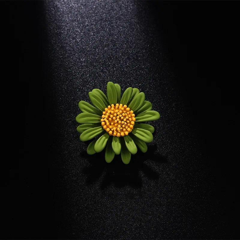 Product Introduction of Cute Small Daisy Flower Women Brooch Pins for Hijab Hats Dress Bags Jewelry Accessories 13