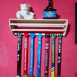gantungan medali/rak piala rak dinding