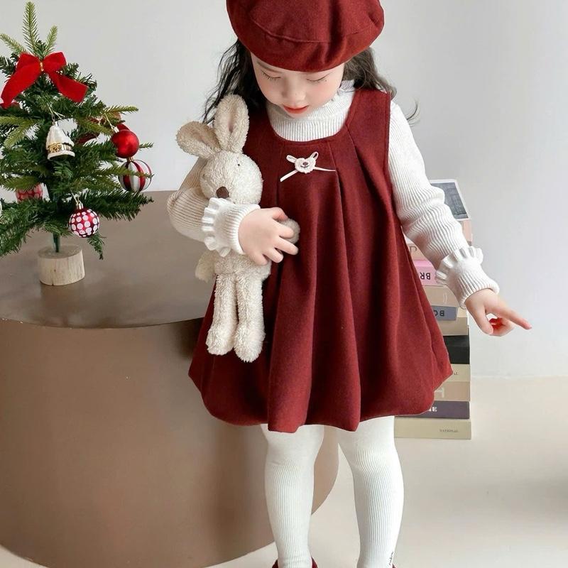  Sét 3 chi tiết :   kèm mũ xinh   áo thun tăm tay dài bèo phối cổ bèo màu trắng xinh mix kèm váy yếm nhung đỏ phồng bí xinh xắn 2 lớp cho bé gái từ 8-30kg 