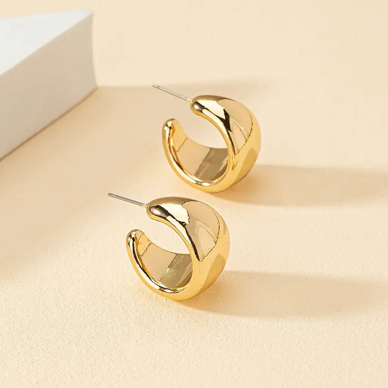 C-shaped thick circular earrings elegant and minimalist style, high-end feel, metal wide face earrings