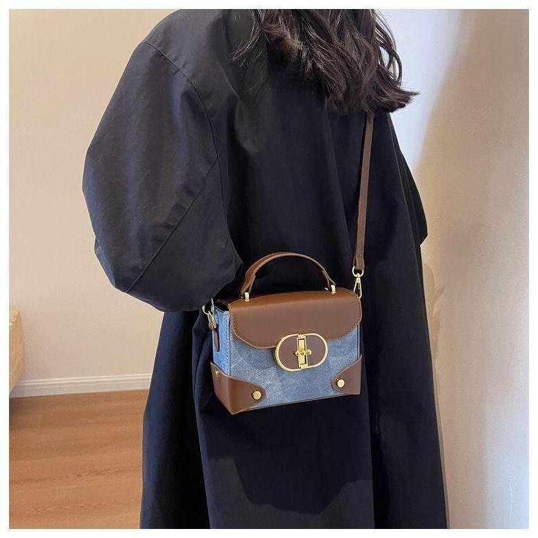 Product Introduction of This year's popular for women in autumn and winter, versatile 2024 new single shoulder crossbody bag, portable box, small square bag 11
