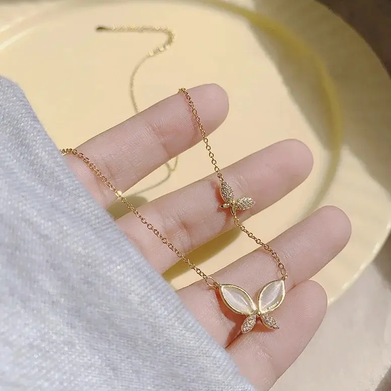 Kalung Titanium Wanita Liontin Kupu kupu Kramik Rantai Gold Anti Karat Dan Luntur Aksesoris Fashion Elegan Kekinian 1