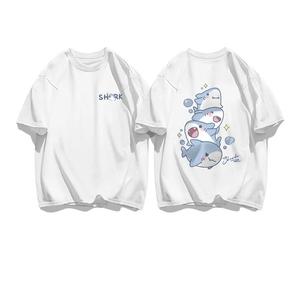 女性用半袖Tシャツ、キャラクターサメプリントラウンドネック、ゆったり、純綿カジュアルトップス、ラウンドネック、ショルダーベルト、ゆったりシルエット、通気性、肩落ちデザインプリントTシャツ夏のゆったりタイプ