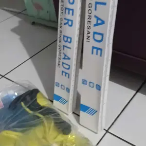 Wiper Hybrid Universal untuk Semua Tipe Mobil dengan Pasangan Kiri dan Kanan Anti Gores