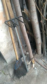 Product Review of Garukan Sampah Full Gagang Besi Panjang 85 CM Dan 50 CM from B**A M**🌷 0