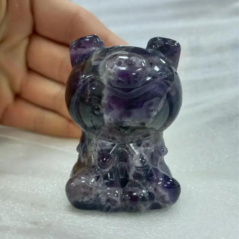 Beautiful little rabbit sculpture 1