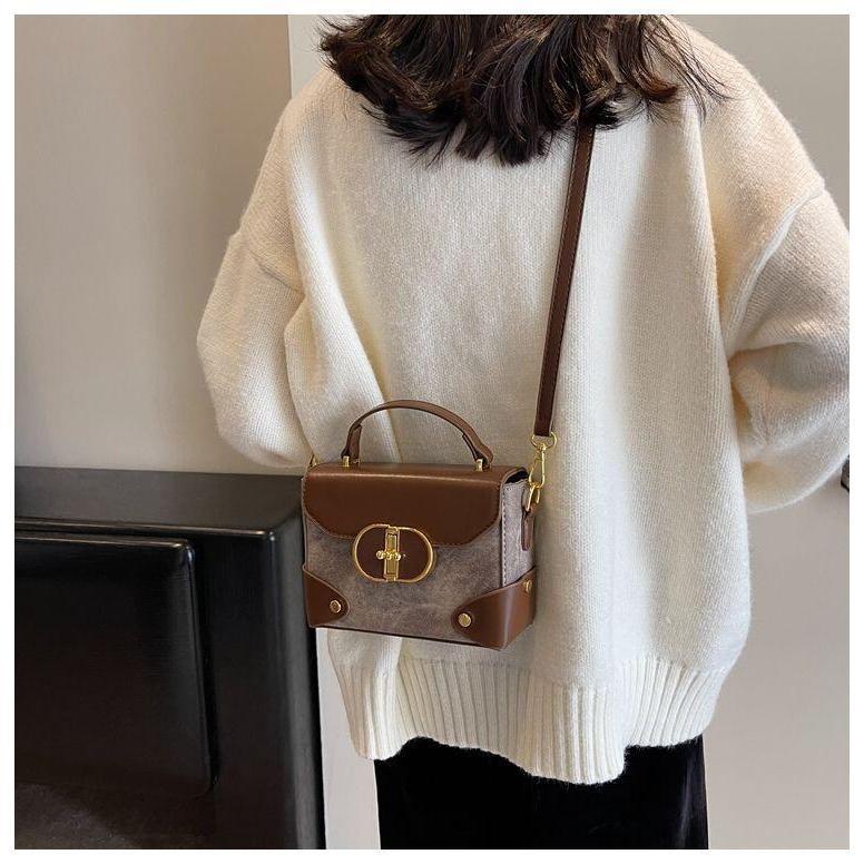 Product Introduction of This year's popular for women in autumn and winter, versatile 2024 new single shoulder crossbody bag, portable box, small square bag 25