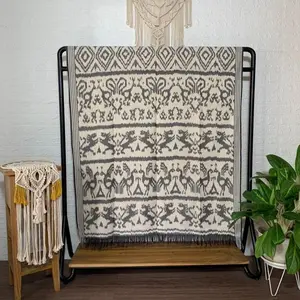 KAIN TENUN BLANKET ETNIK SUMBAWA Selimut