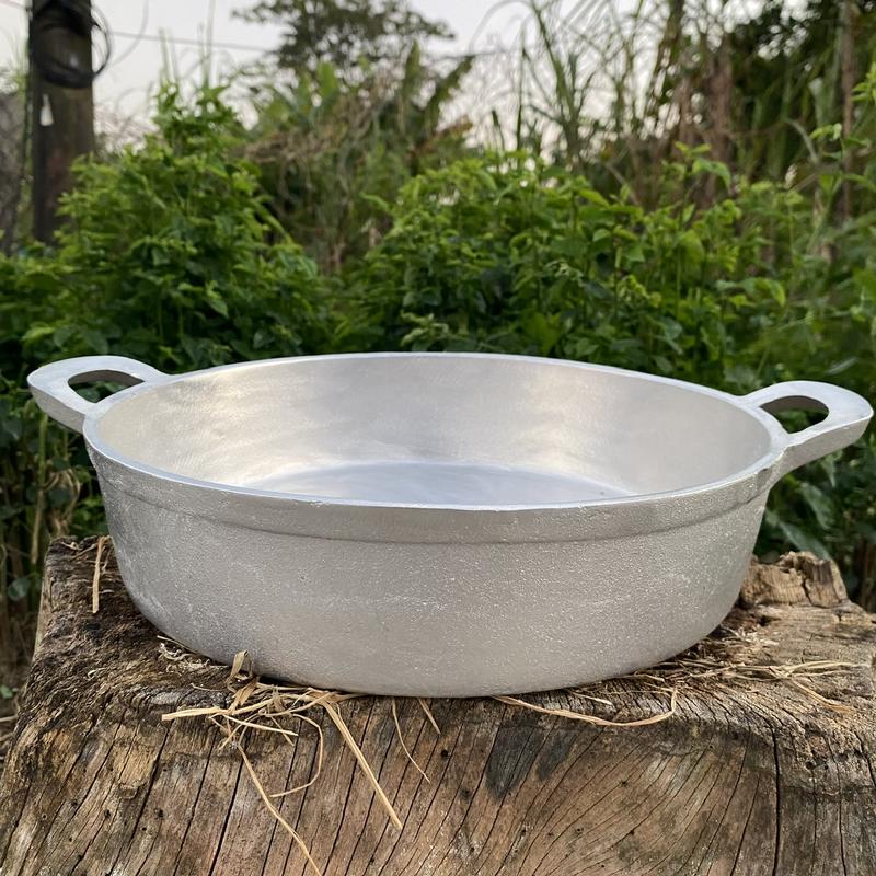 Chảo gang truyền thống đáy bằng chất liệu gang đúc nguyên khối dùng xào rán ngon tuyệt giữ hương vị thức ăn bền đẹp không vỡ