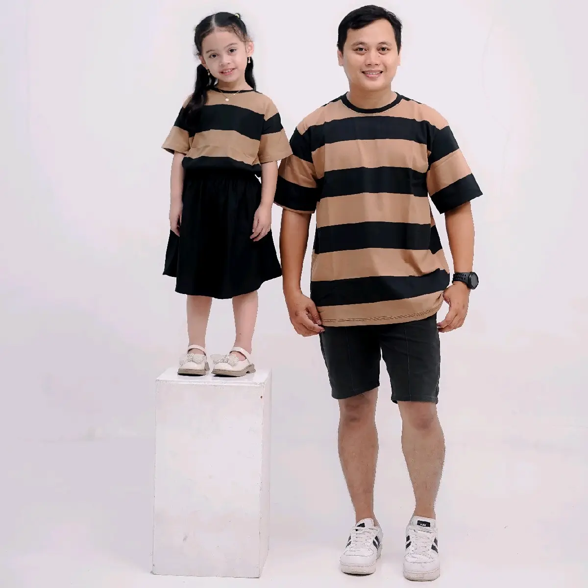 Kaos Salur Strip Couple Dewasa + Anak Koas salur Anak Kaos salur Dewasa Bundling 2 Pcs Lebih Murah Bahan Catoon Combad 24s Tebal dan Adem