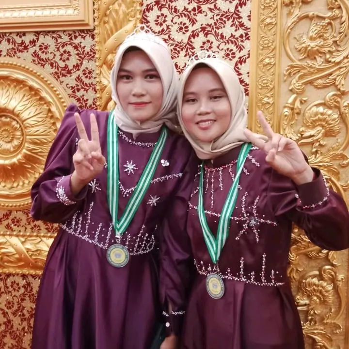 dres perpisahan.pesta.dan kondangan ..kebaya hasil jahitan.rapi ..dan cantik.sudsh di payet dan juga  berkualitas tinggi ..anda bs  reques dan chat dm..tuk kirim ukuran .warna dan  reques lainnyaa 4