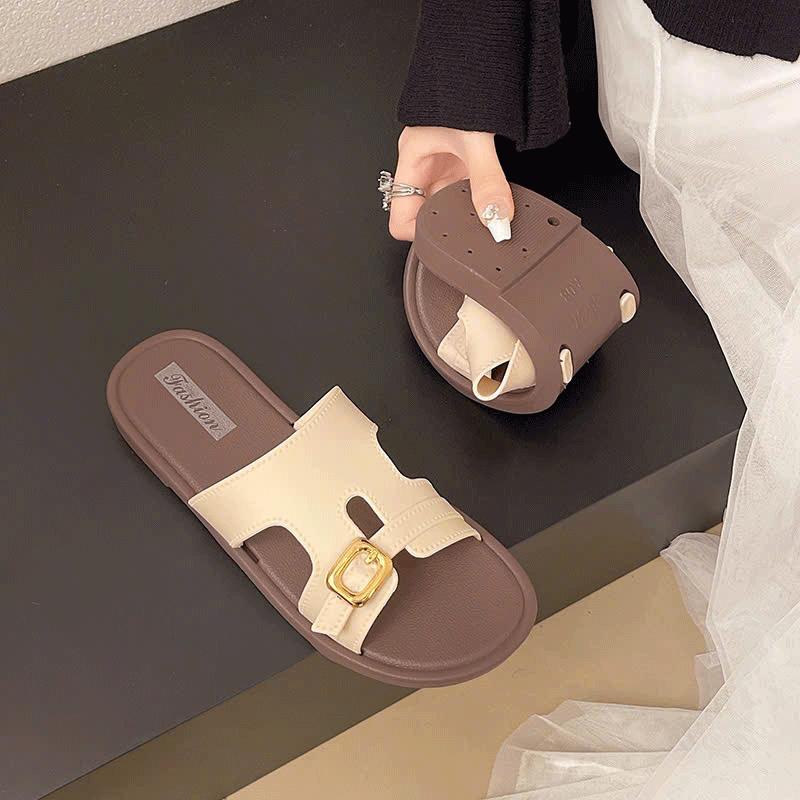 Dép nữ mùa hè 2025 đế bệt nhẹ quai ngang gắn khoá vàng nổi bật PU mềm mại đi êm ái cả ngày BTdep