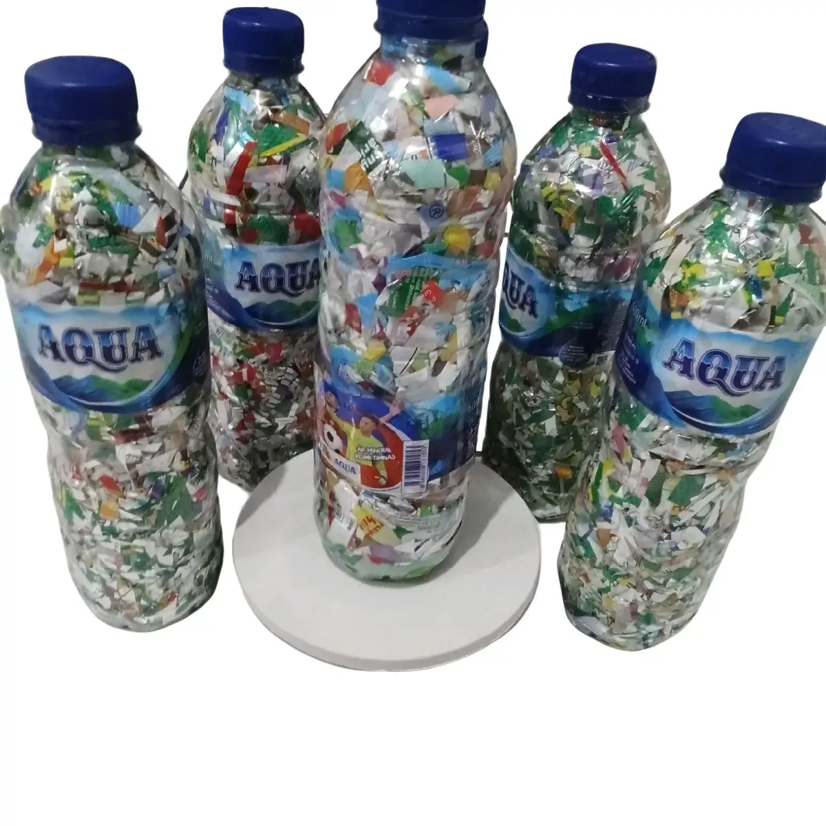 ecobrik botol Aqua 600ml dan botol Aqua 1500ml dengan berat random ada yang dibawh 250gr dan ada yang diatas 250gr untuk yang botol Aqua 600ml..untuk yang botol Aqua 1500ml berat  500gr-700 gr..padet..cocok untuk bikin tugas prakarya anak sekolah