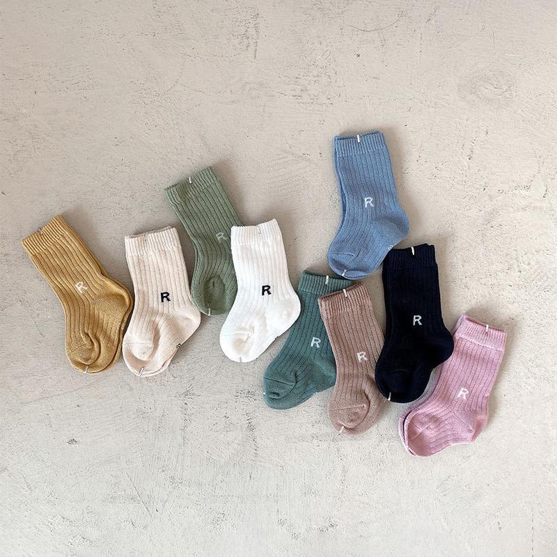 Tất Trẻ Em Bé Thiết Kế Sọc Chữ Cái, Màu Trơn Chất Liệu Cotton Thoáng Khí, Tất Bắp Chân Cho Trẻ Sơ Sinh, Trẻ Em Bé Trai Và Bé Gái, Mềm Mại Thoải Mái, Thích Hợp Cho Trẻ Mới Biết Đi Và Trẻ Em, Tất Thể Thao