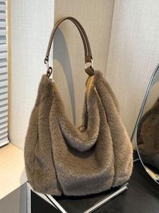 レトロスタイルのミニマリストファッションプラッシュ無地ショルダートートバッグ、ニッチで高品質な多用途ショルダーバッグ、アンダーアームバッグの形はファッションで洗練されており、通勤、ショッピング、デートなどに適しています。