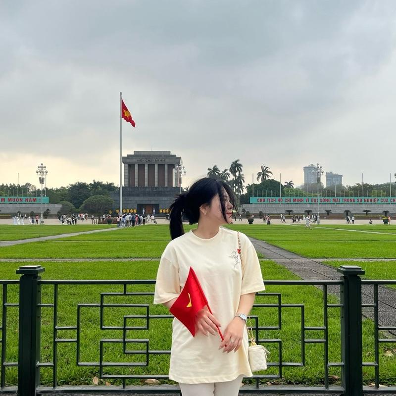 Áo thun thêu cờ Việt Nam, áo thun chất cotton from rộng, nam nữ mặc đều được. 0