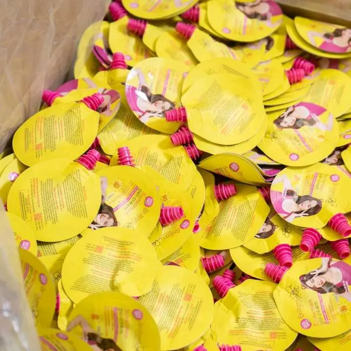 Ecer krim siang kecil melembabkan