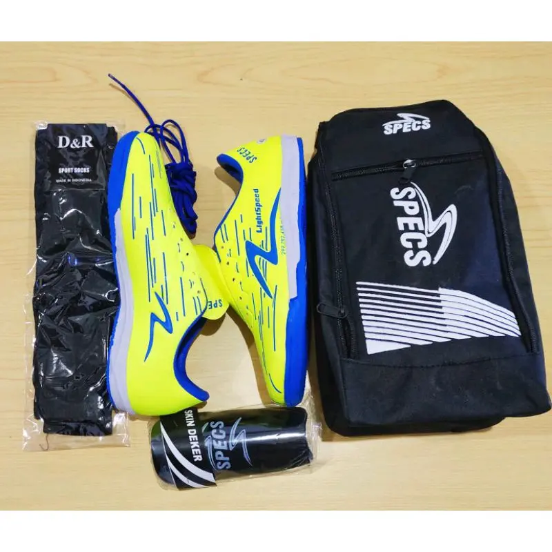 sepatu futsal specs sepaket komplit. tas daker kaos kaki Olahraga 2