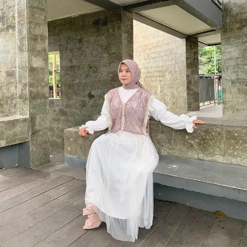 Vest Brukat Kondangan Lebaran Kekinian Simple Hijab Aesthetic Wanita Atasan Outer 2
